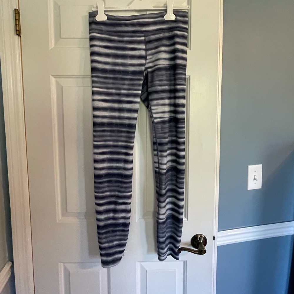 UNDER ARMOUR leggings. Great for working out